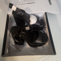 Princess Poly Heels Black Leather Size 6 W