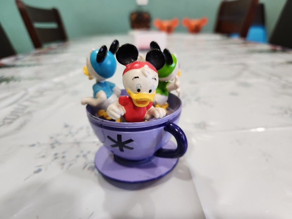 VINTAGE DISNEY MAD TEACUP TEA PARTY HUEY DEWEY LOUIE DIE CAST RIDE PURPLE