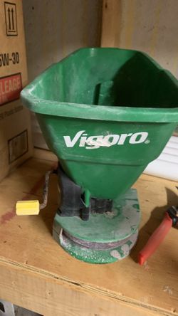Vigoron Hand Lawn Fertilizer Spreader 