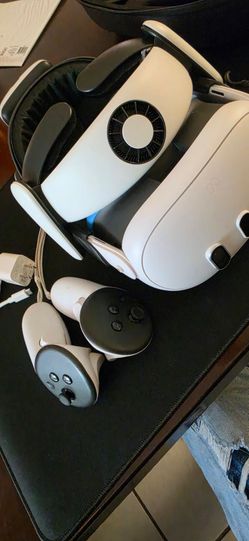 Meta Quest 3 VR Bundle