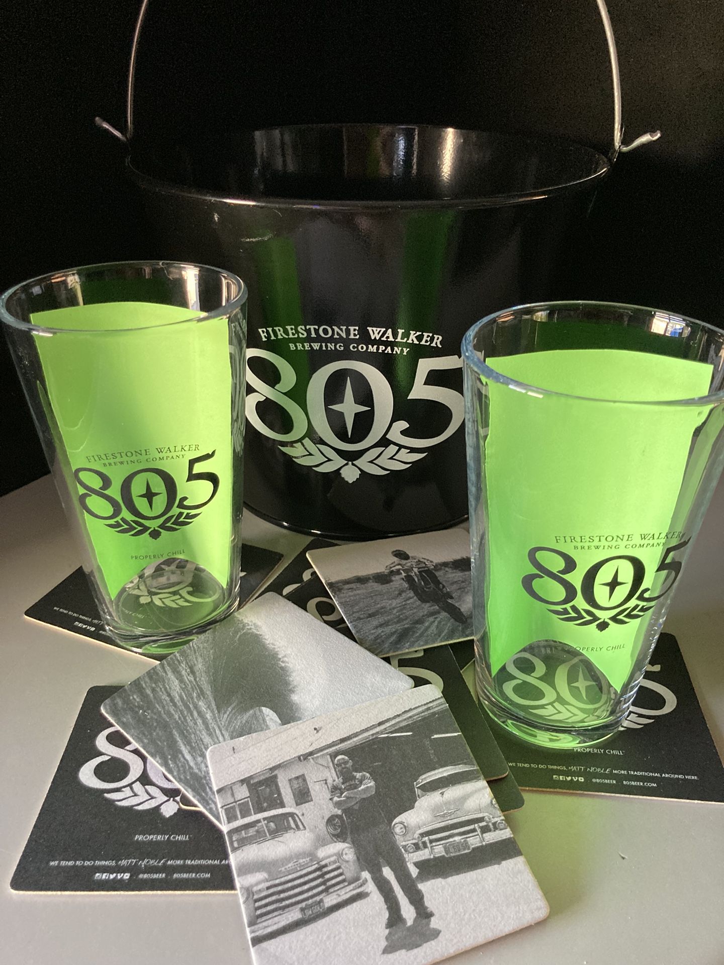 🎁 805 Gift Pack Ice Bucket Beer (2) Pint Glasses (12) Bar Coasters  