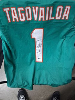 Tua tagovailoa authentic signed jersey