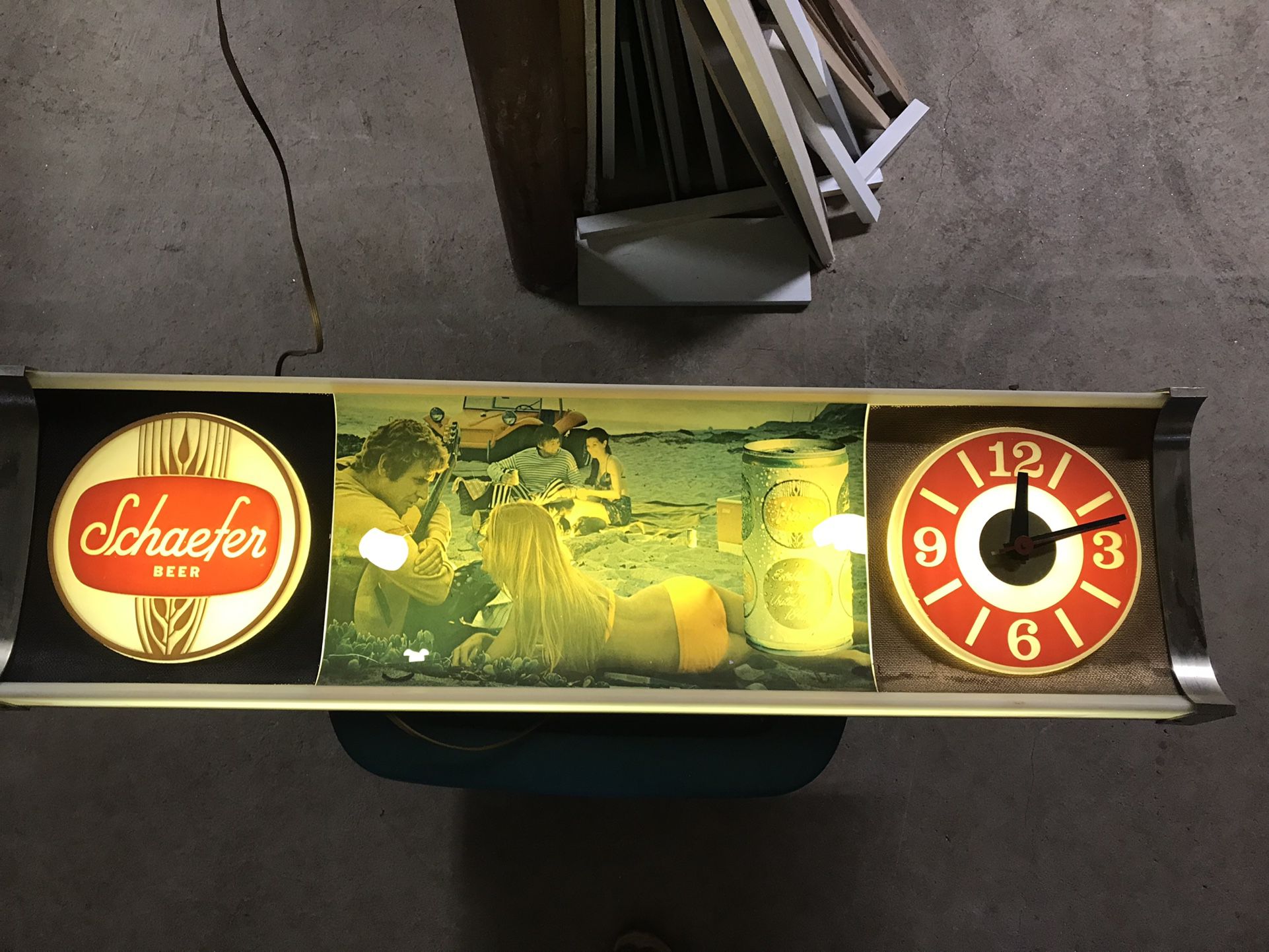 Collectible 1960’s Light Up Schaefer Beer Sign/clock 