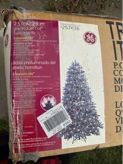 Christmas tree  7.5 ft