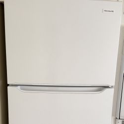 Frigidaire Top Freezer Refrigerator White Three Months Old 18.3 Cu Model#FFTR1814WW