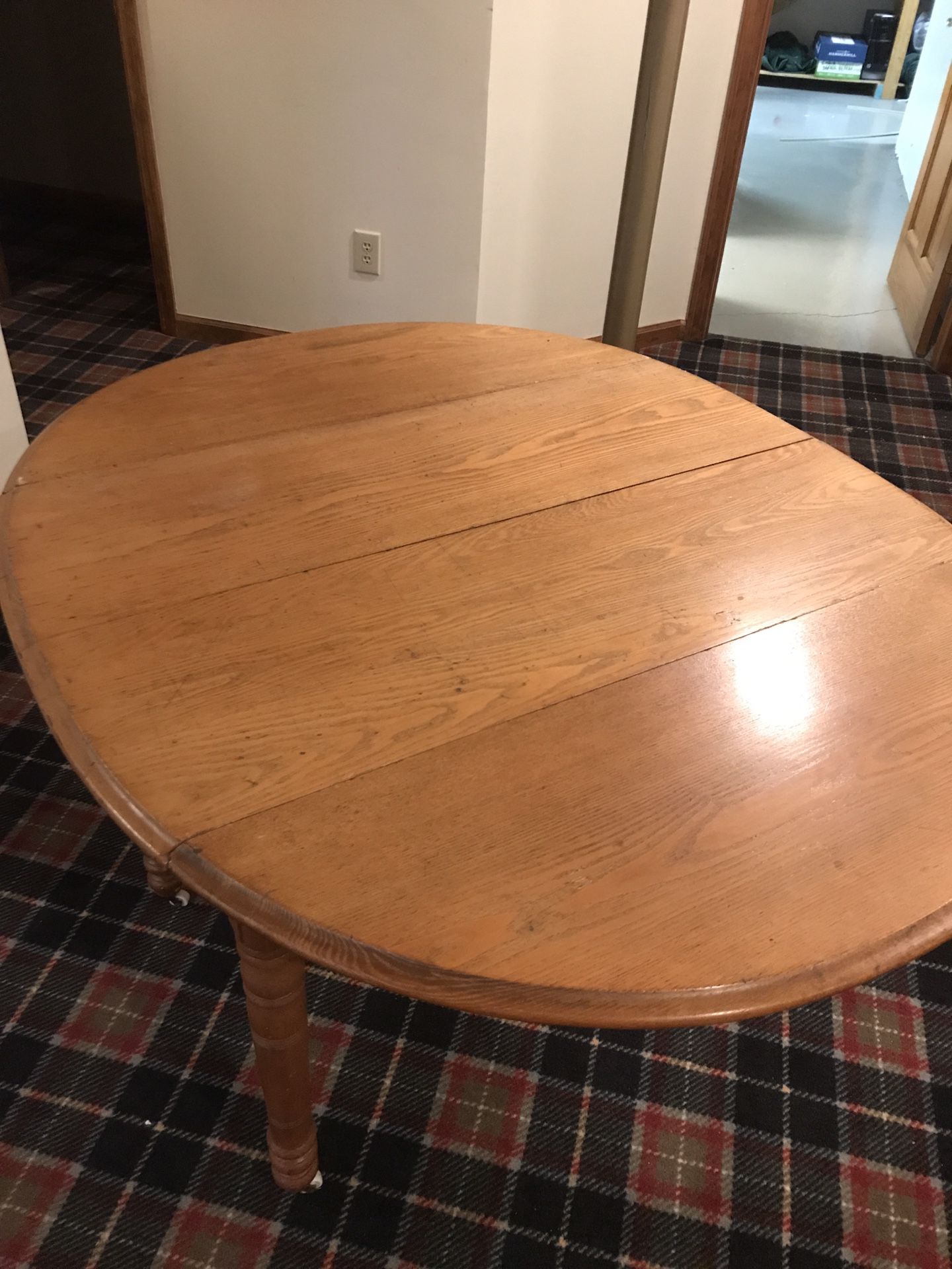 Antique table and 5 leaves