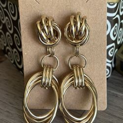 Elegant Gold Tone Drop Earrings 