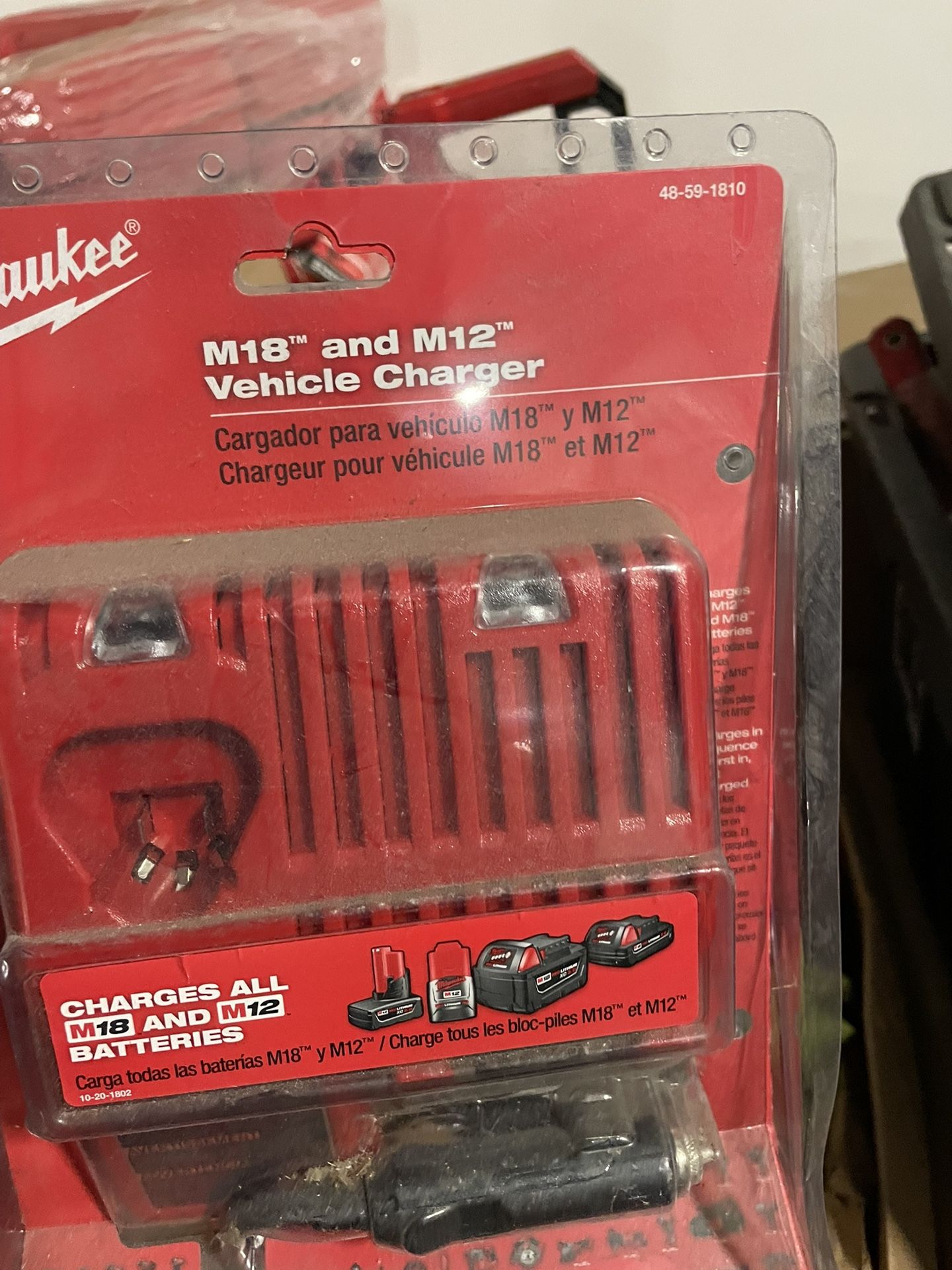 Milwaukee 48-59-1810 M18 & M12 Vehicle Charger
