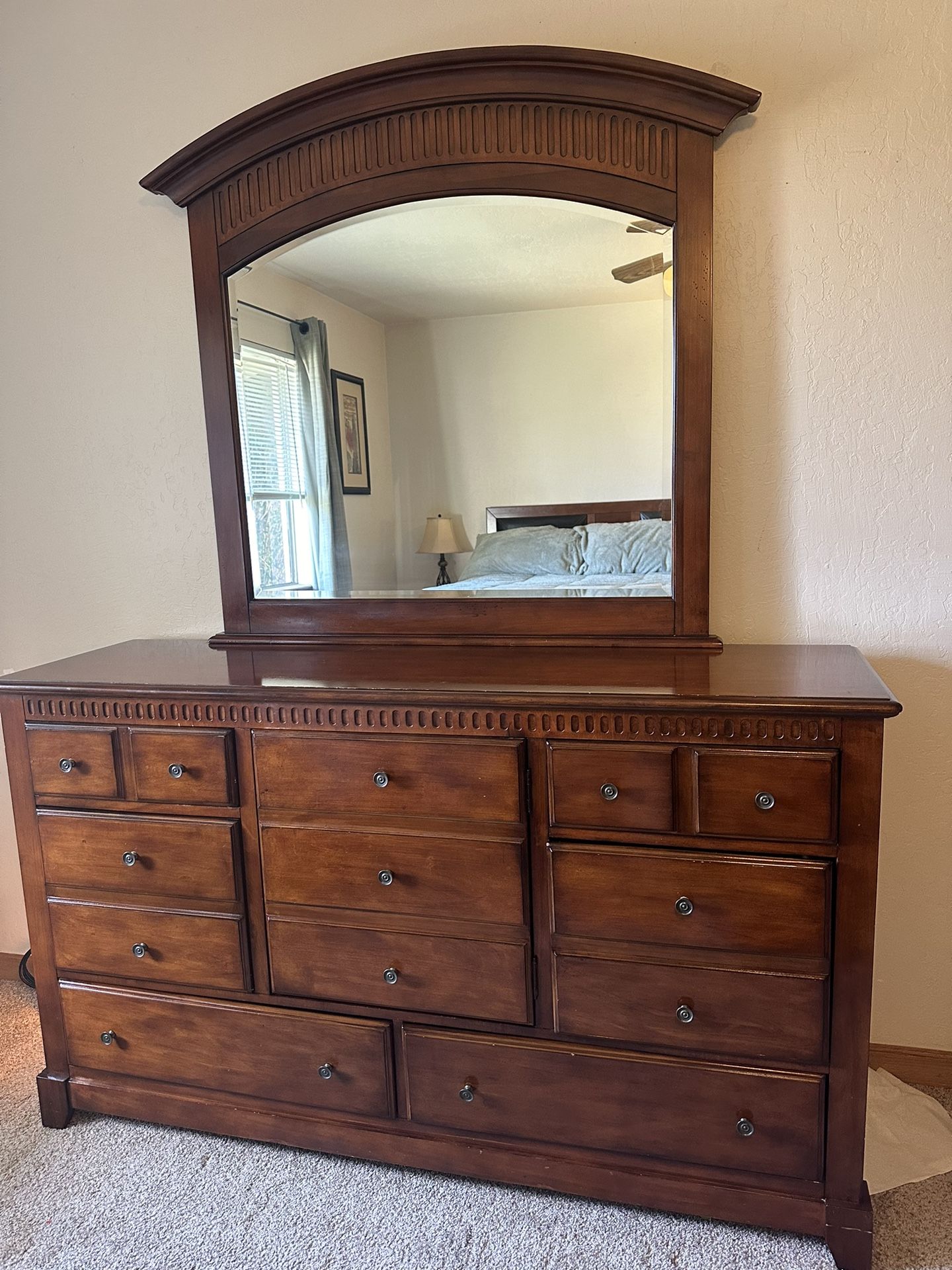 Dresser W/mirror