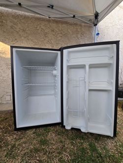 Tatung TR-35NFC-BK Mini Refrigerator