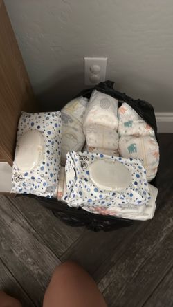 132 Kirkland and pampers diapers size 5  and 2 packs of wipes