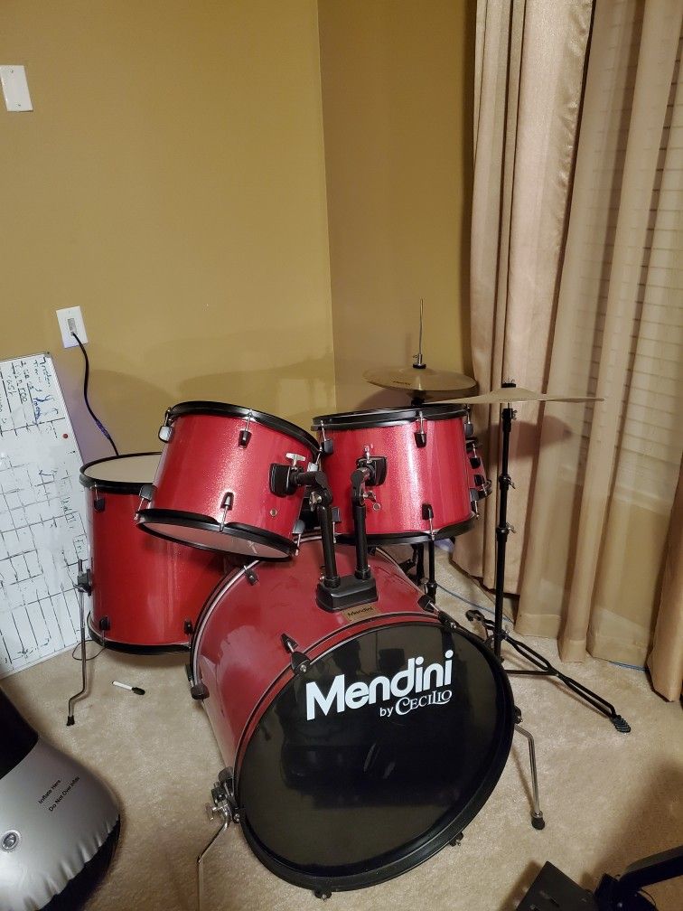 Mendini by Cecilio Drum Set 5 piece drum set ($200 Or Best Offer)