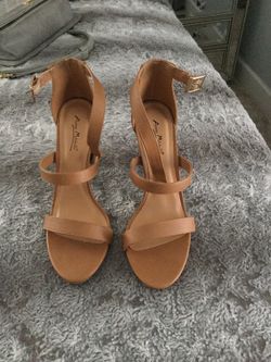 Anne Michelle heels