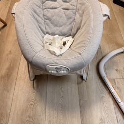Graco Soothe  ‘N Sway LX Swing With Portable Bouncer