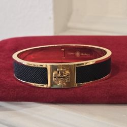Brand New Black Tory Burch Kira Enamel Medium Hinged Bangle Bracelet with logo 18K-Gold-Plated