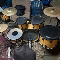 Selling My Drum Set    :::::   Se Vende Bateria Casi Completa Con Todo