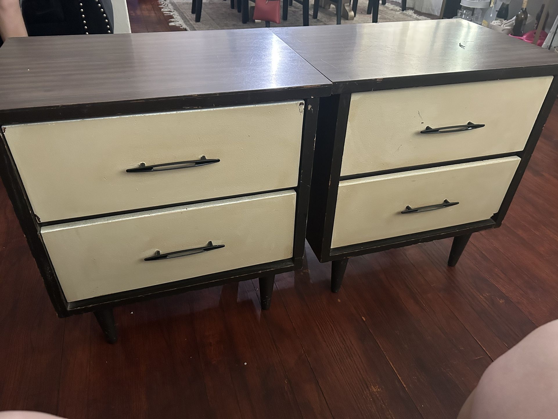 2 Used Nite Stands