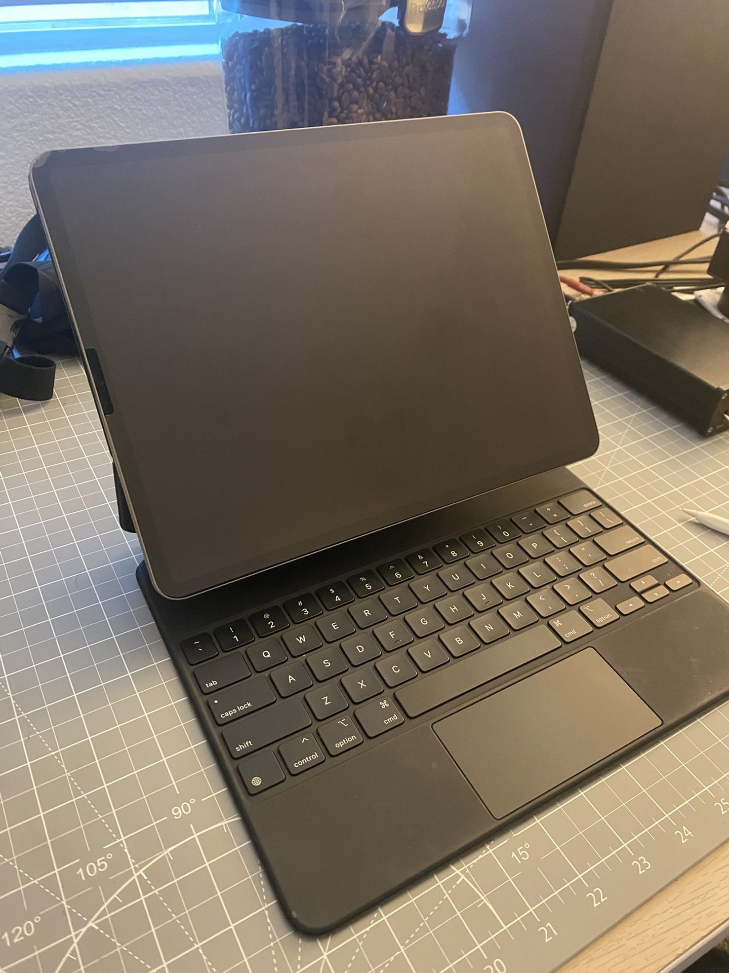 iPad Pro 12.9 3rd Gen W/ Magic Keyboard & Apple Pencil