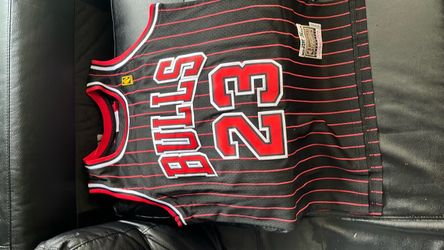 Small men’s . Jordan Jersey Black Red Stripes Xl
