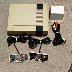 Nintendo NES Console System Bundle w/ 2 Controllers Cords Tested