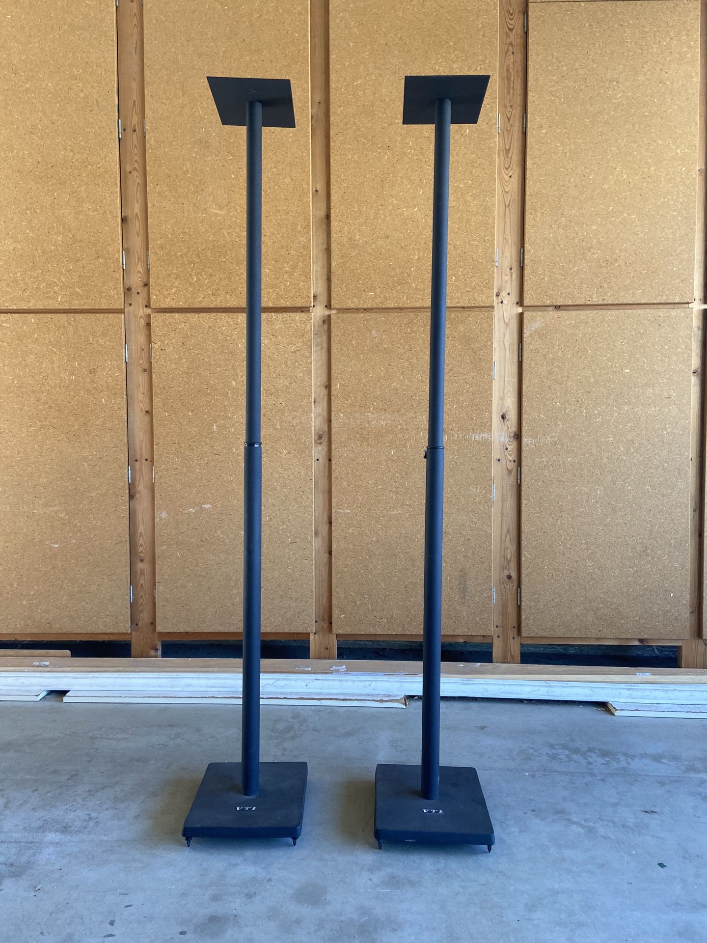 VTI adjustable speaker stands