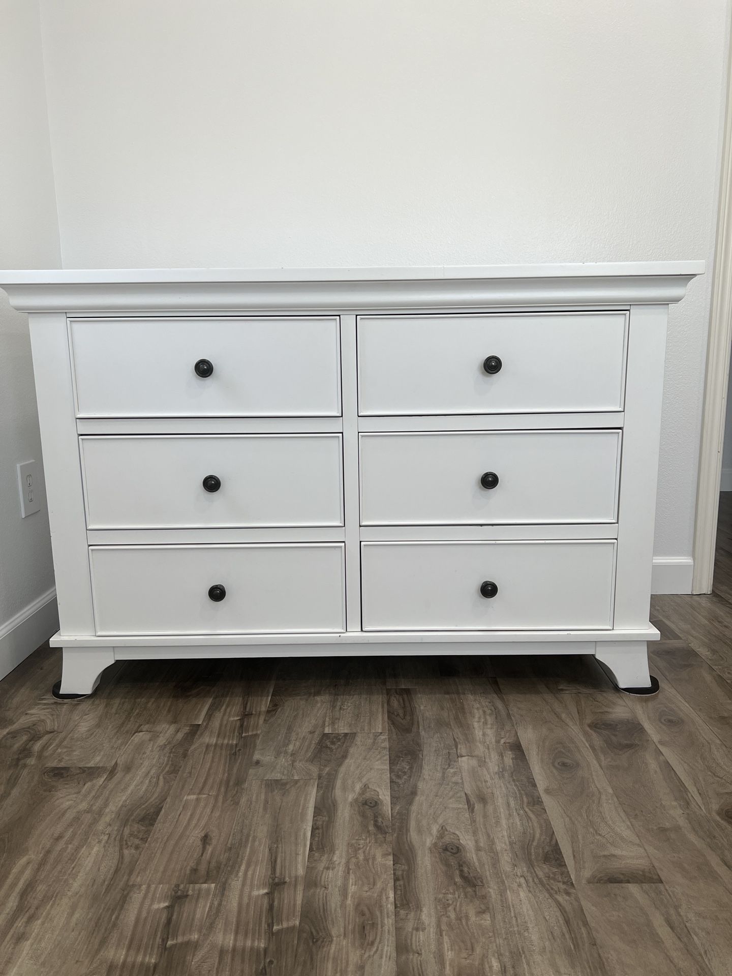 White 6 Drawer Dresser