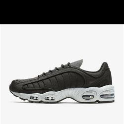 Nike Air Max Tailwind 4 SP Black Ripstop Size 7 2019 Men's design with cushioned collar. Durable rubber outsole for traction.
Excellent condition like