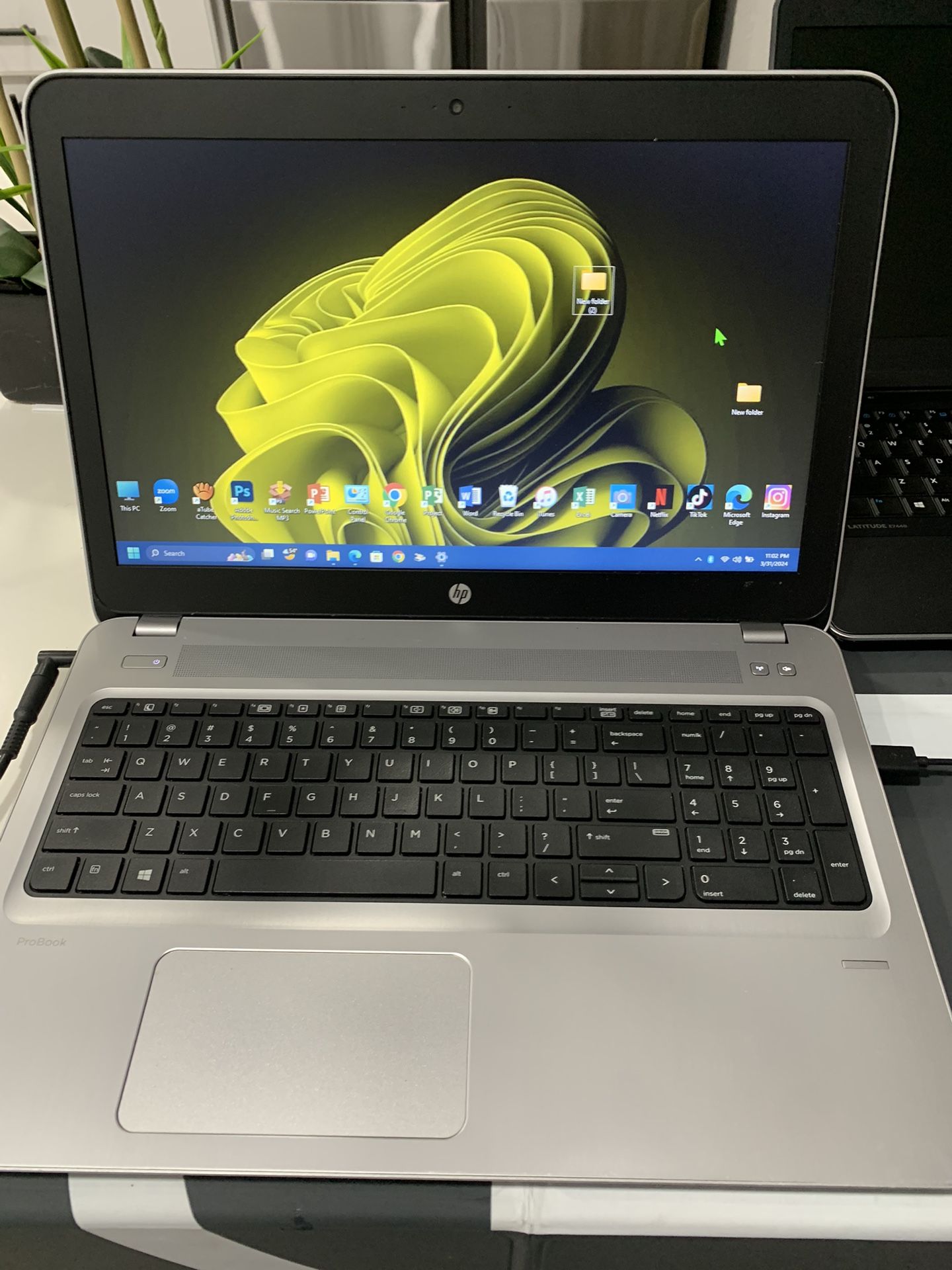 i5…i5…HP PROBOOK .  7 GENERATION  PHOTOSHOP and MICROSOFT build On  07/12/2019….128.0 GB SSD  ( Capacity  ) ..8.0 GB RAM . READY FOR CLASSES   