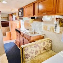 2004 Thor Wander Travel Trailer 