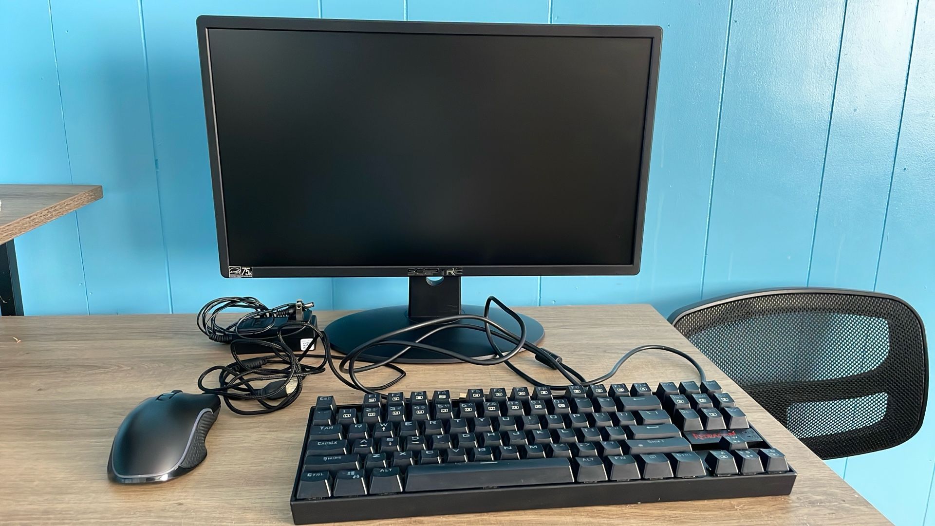 Sceptre Monitor with keyboard and mouse
