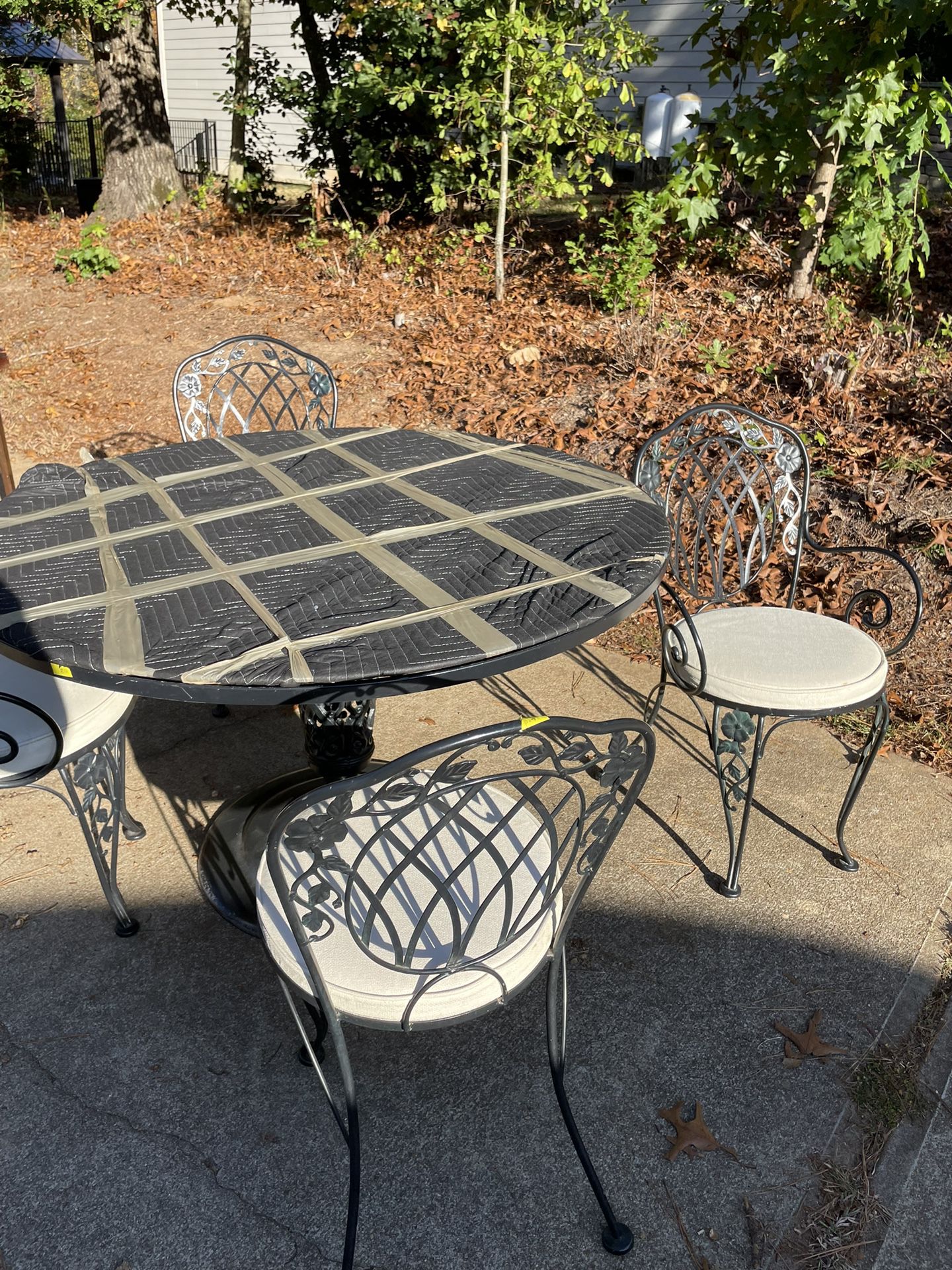Iron Table With Glass Top + 4 Chairs