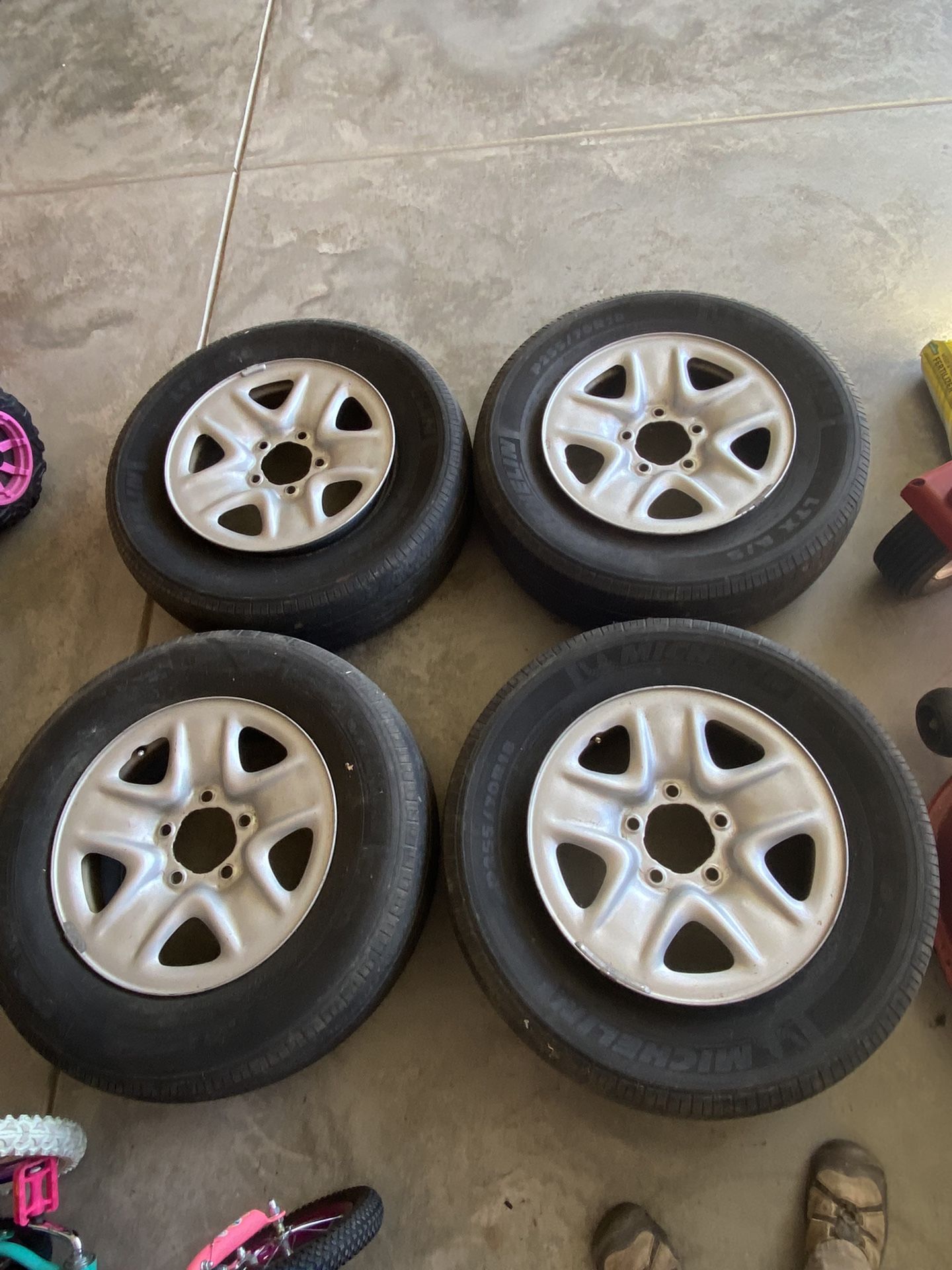 2013 Toyota Tundra Stock Rims and Tires/ Lugs/ Caps