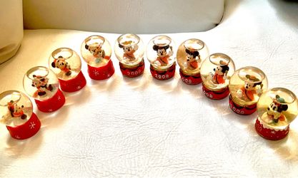 Mickey and Minnie Mouse Miniature Snow Globes!