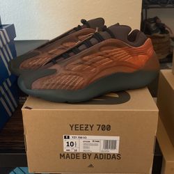 Adidas Yeezy 700 V3