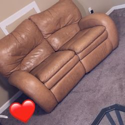 2 Piece Leather Couch With 2 Recliners On each one