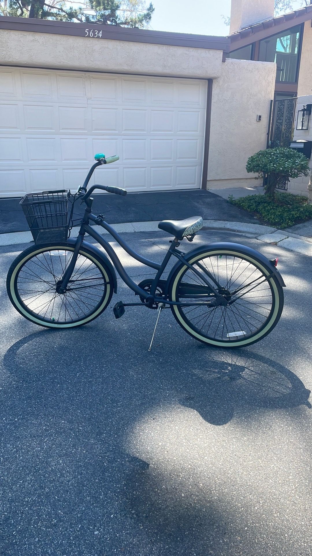 Huffy cruiser girls bike -26”