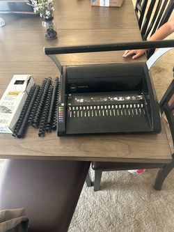 GBC CombBind C12 Binding Machine