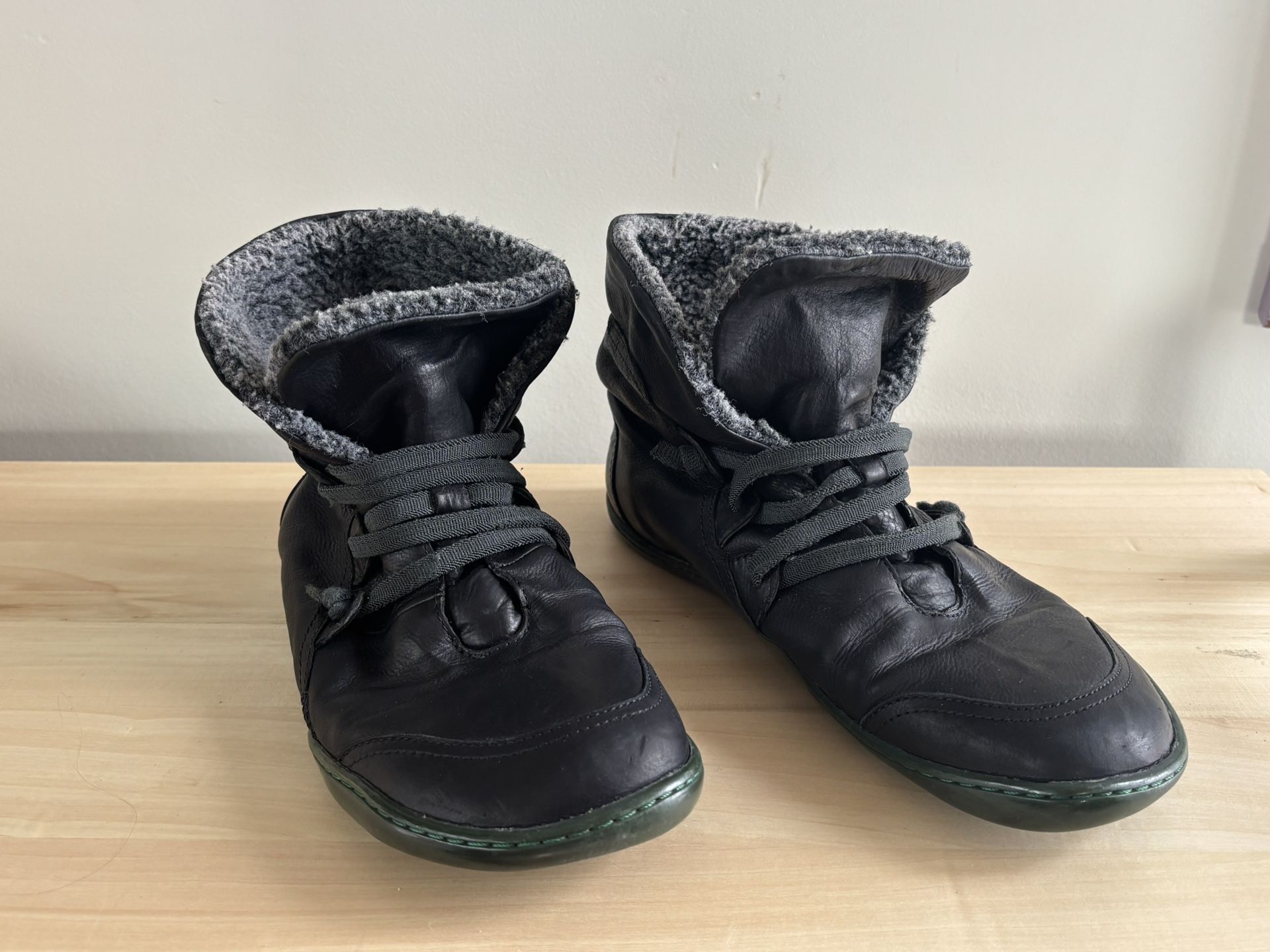 Black Sherpa Lined Camper Boots — Great condition 