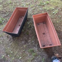 2 Flower Pots 