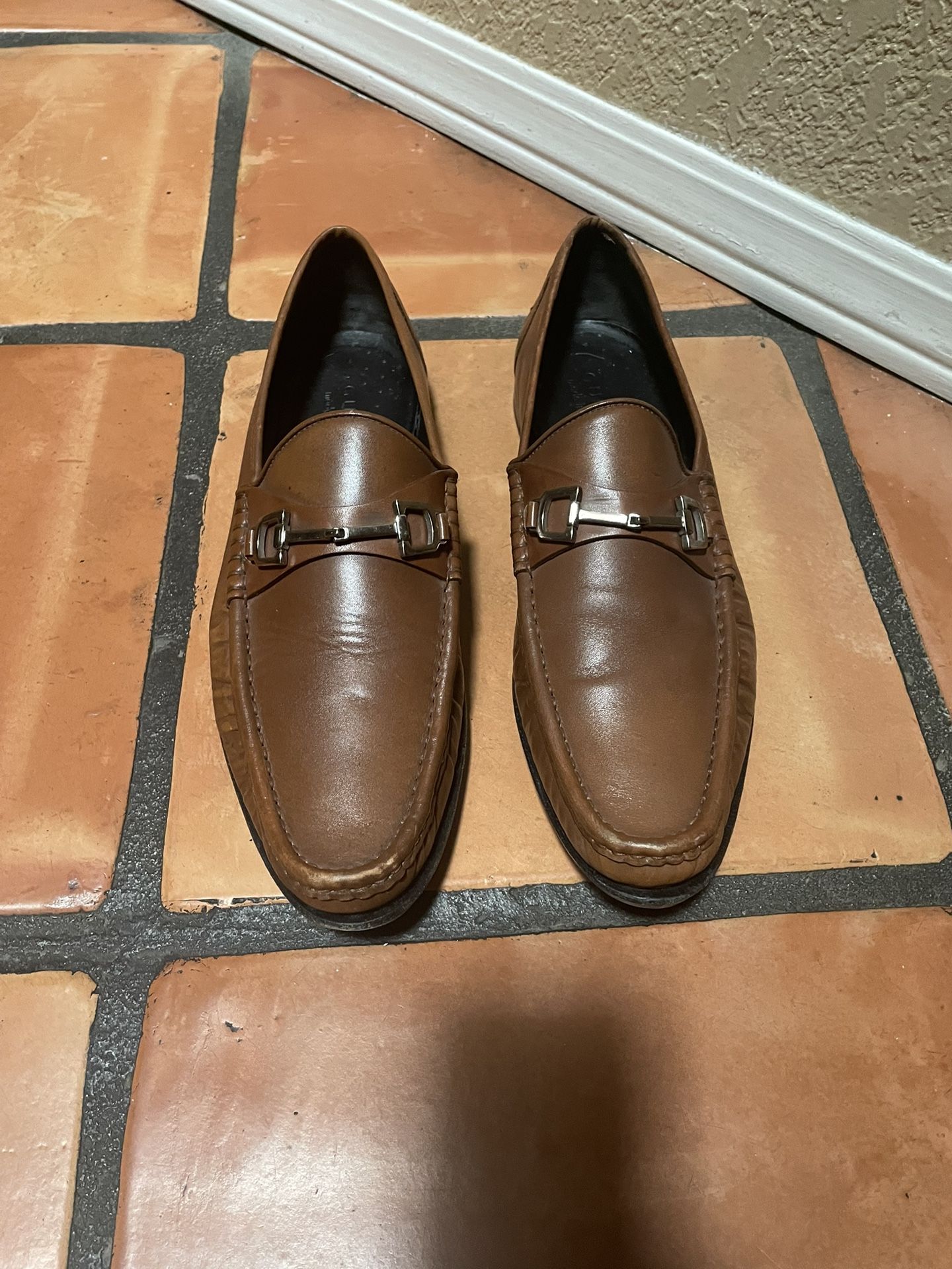 9 1/2 Gucci Shoes Made In Italy Like New 