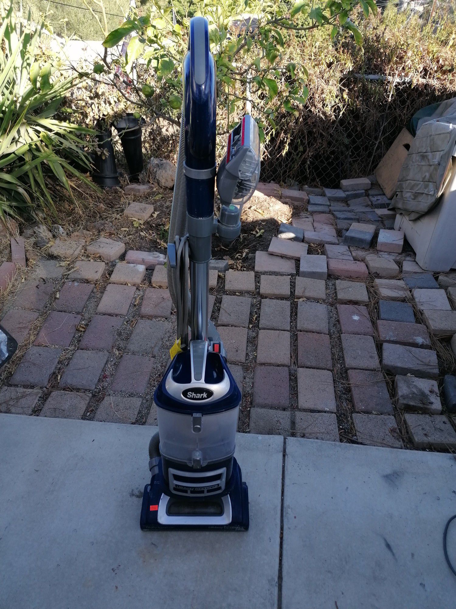 Like new Shark® Rotator® Lift-Away Vacuum