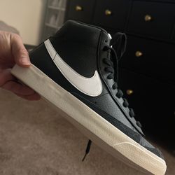 NIKE BLAZER 