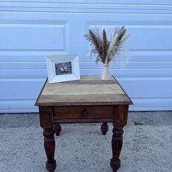 End Table/ Nightstand 