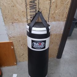 100 Pound Punching Bag Brand New Made In USA 