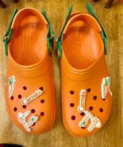 Carrots- Crocs slip on men 9 woman 11 like new
