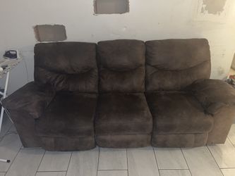 2 Peice Reclining Couch Set