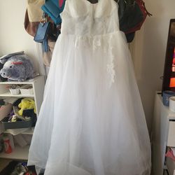 Beautiful Wedding Dress And Veil