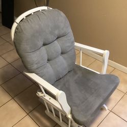 🪑 White Rocking Glider Chair w/ Ottoman – Great for Nursery or Living Room