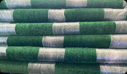 8ft long x 6ft wide astro turf it's new.