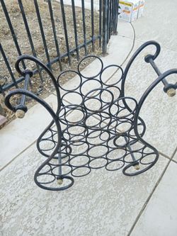 Wine bottle holder